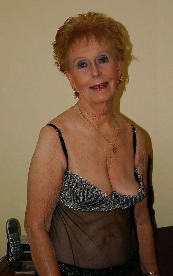 Grannies и Milfs Iin нижнее белье