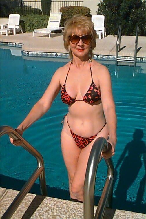 Matures and Grannies in Swimsuits 