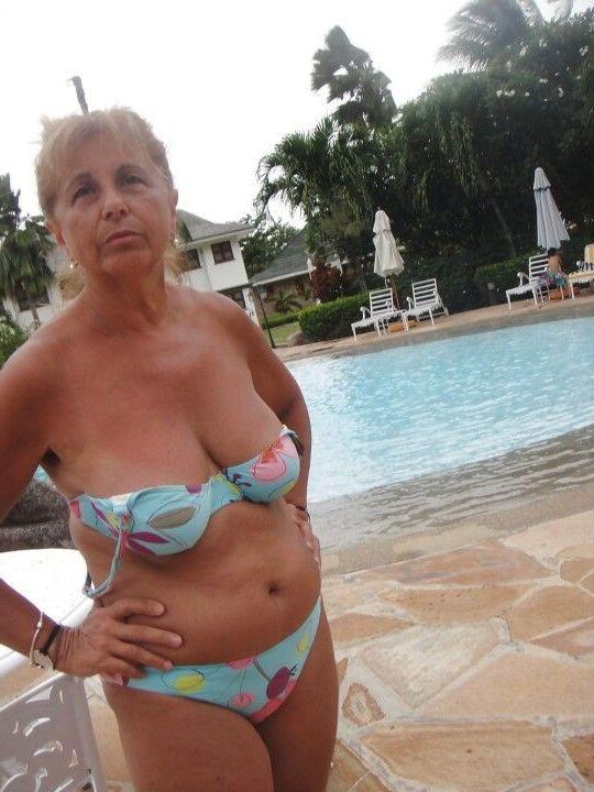 Matures and Grannies in Swimsuits 