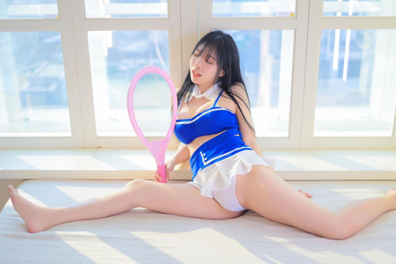 リナブルーとホワイトの水着コスプレ