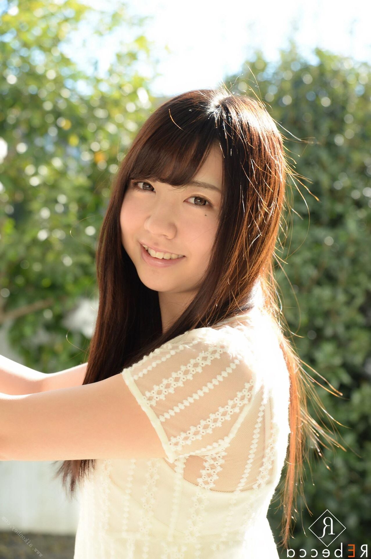 Moeは階段を大人に登っています