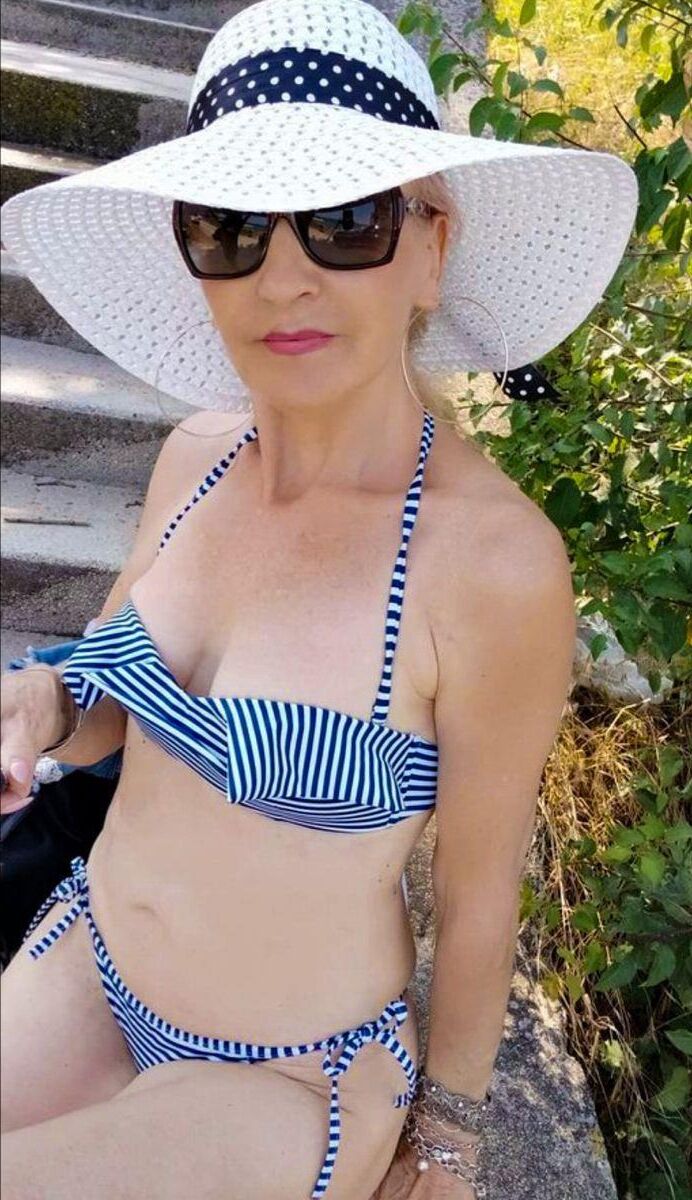 Matures and Grannies in Swimsuits 