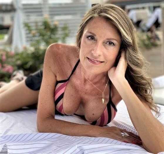 Matures and Grannies in Swimsuits 
