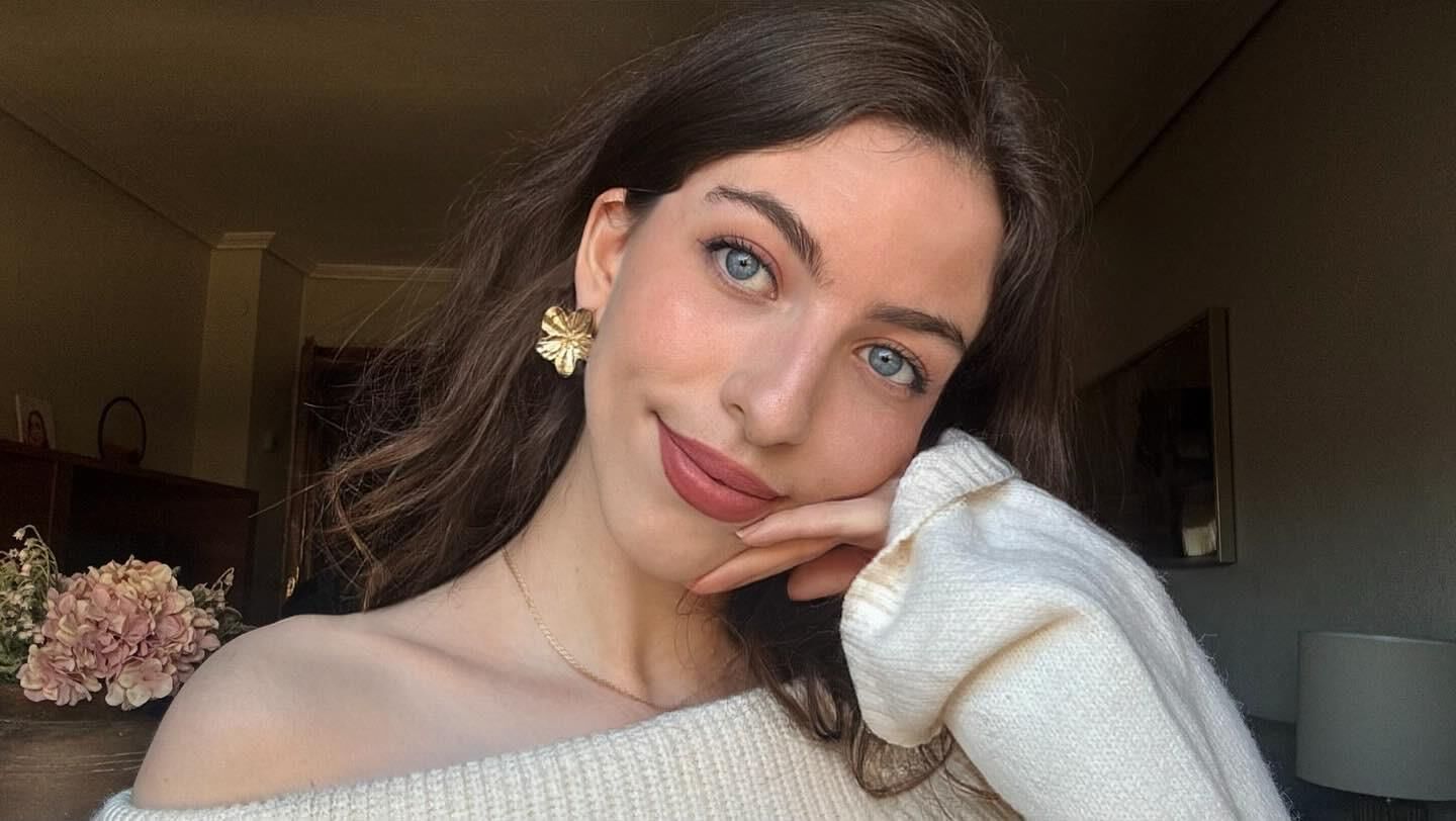 Blue eyes whore