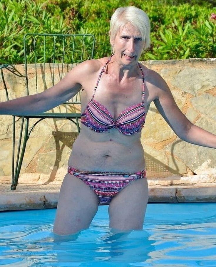 Matures and Grannies in Swimsuits 