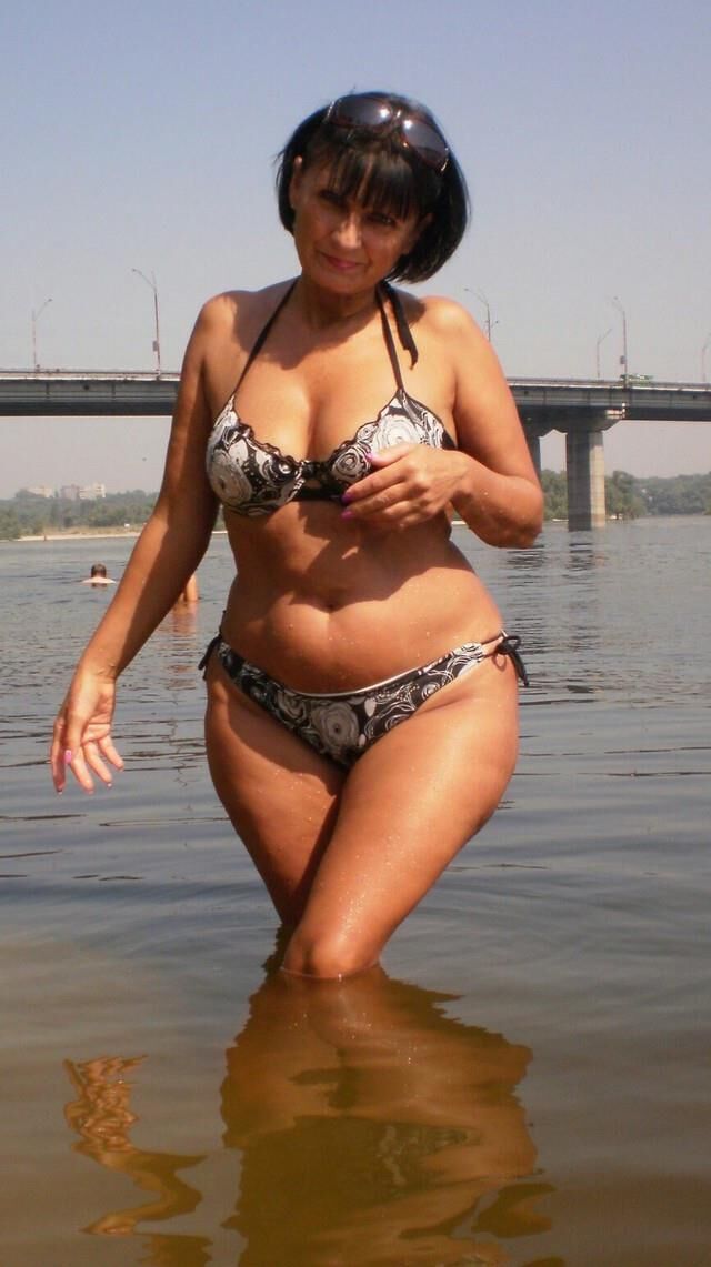 Matures and Grannies in Swimsuits 