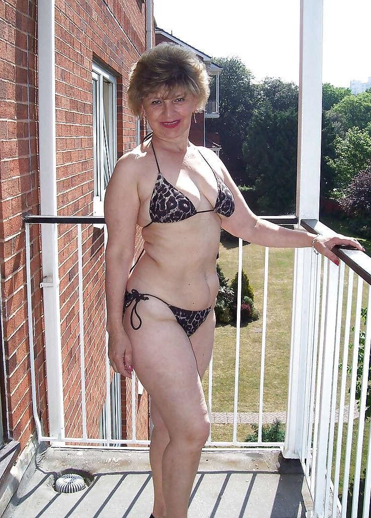 Matures and Grannies in Swimsuits 
