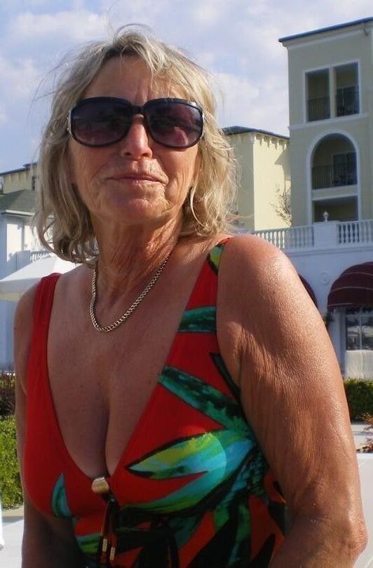 Matures and Grannies in Swimsuits 