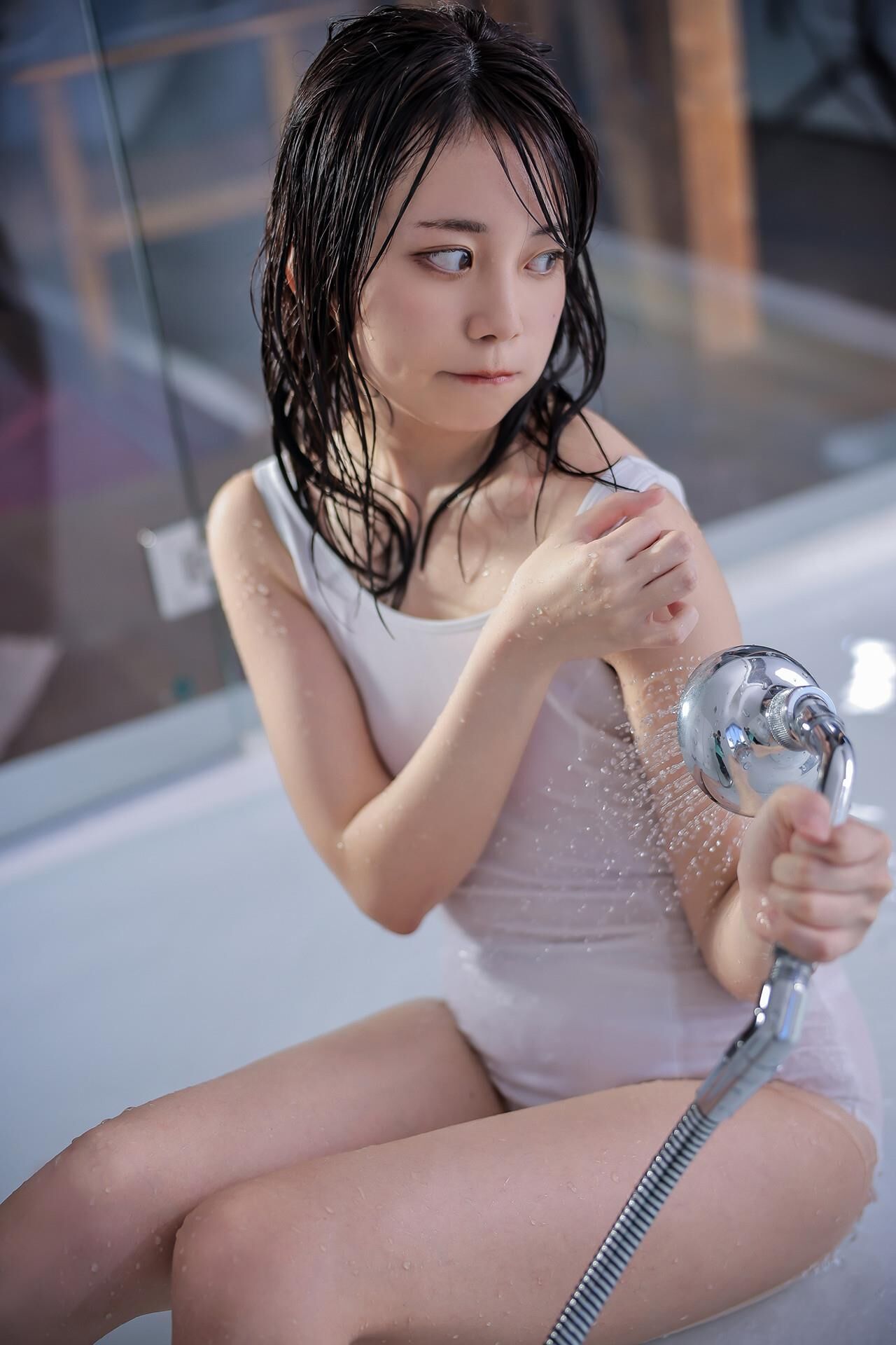 ヒナキ湿った色の水泳レース