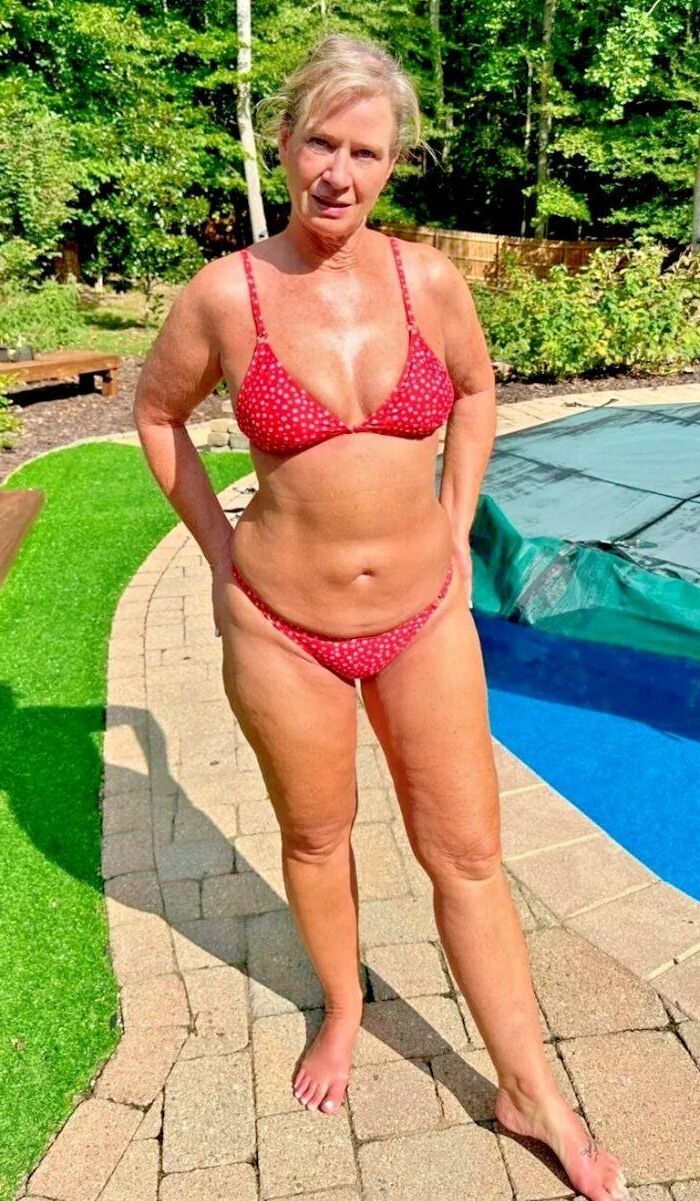 Matures and Grannies in Swimsuits 