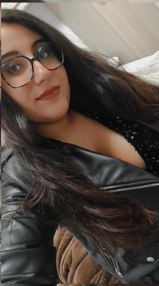 Glasses slut