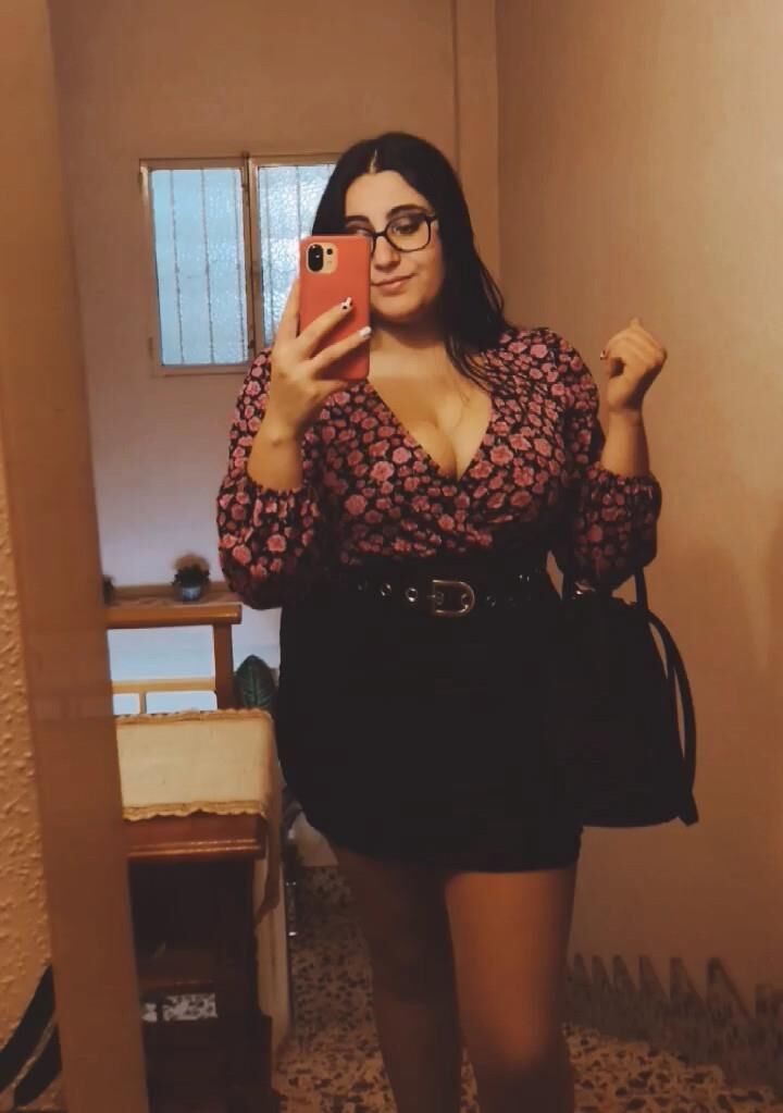 Glasses slut