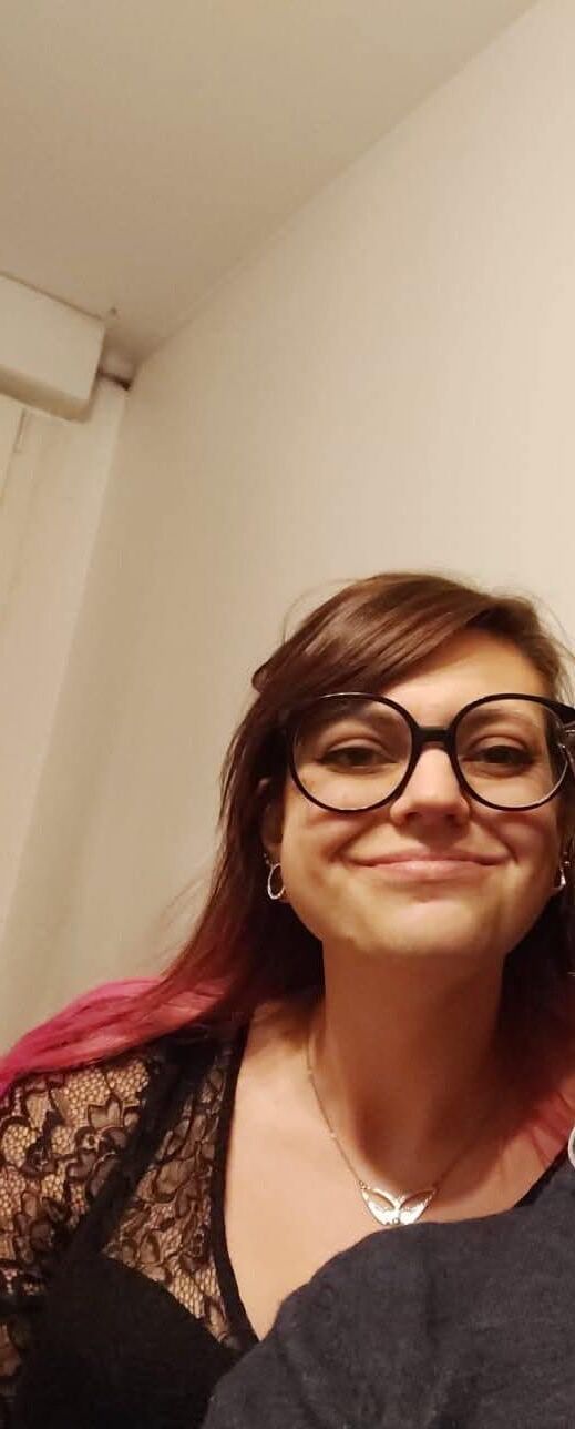 Melodie Petite Chienne salope emo gueule a sperme de rouen