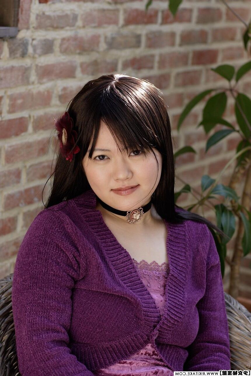 日本のヌードモデルRiona Murakami
