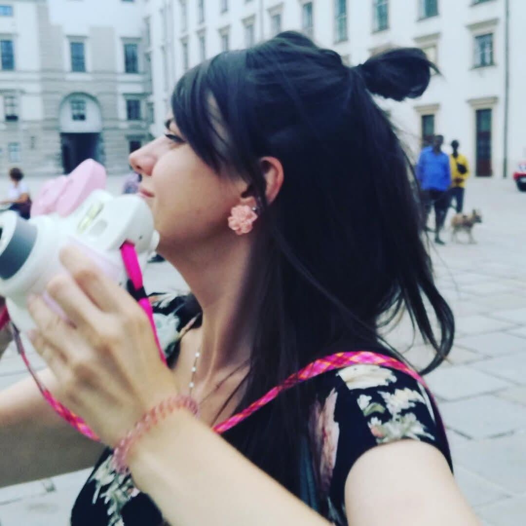 Melodie Petite Chienne salope emo gueule a sperme de rouen