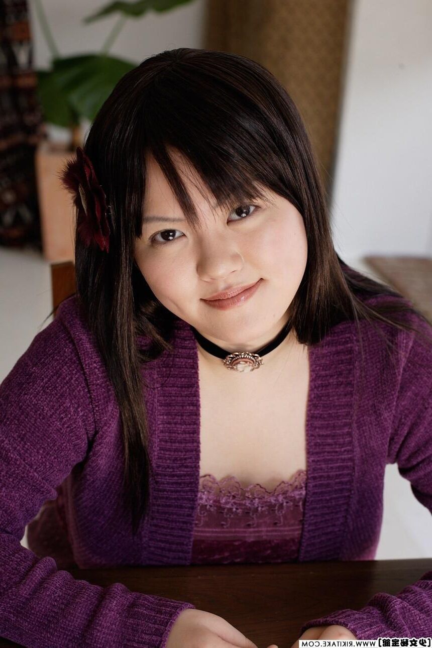 日本のヌードモデルRiona Murakami