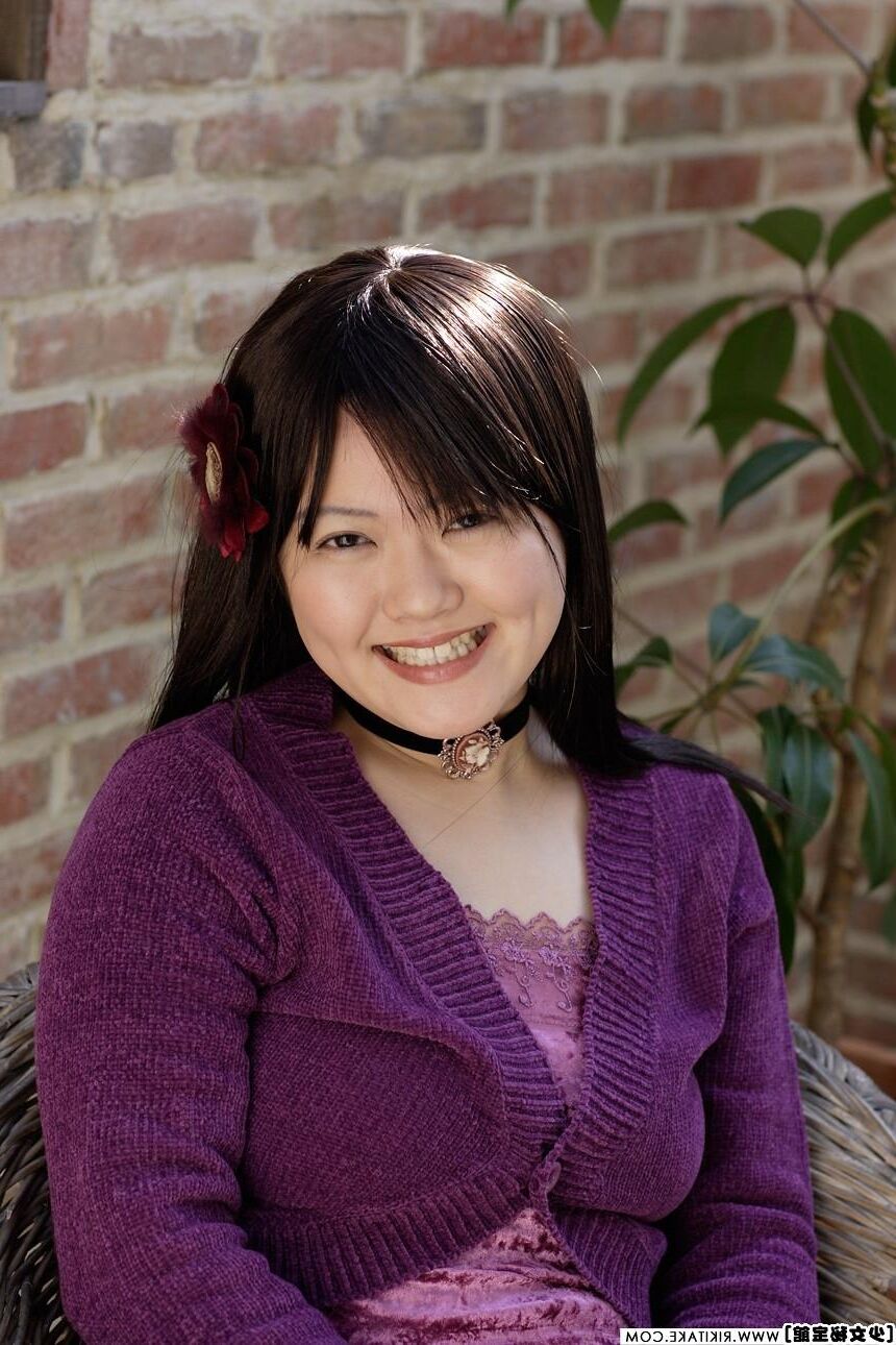 日本のヌードモデルRiona Murakami