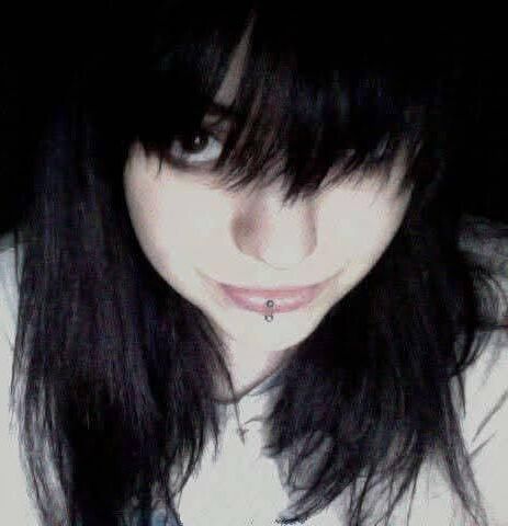 Melodie Petite Chienne salope emo gueule a sperme de rouen