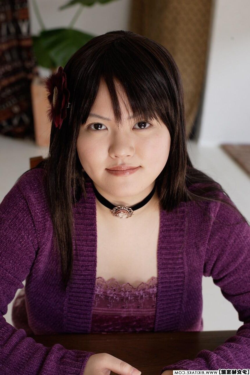 日本のヌードモデルRiona Murakami