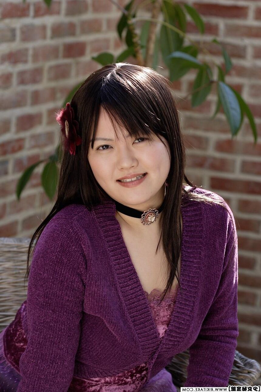 日本のヌードモデルRiona Murakami