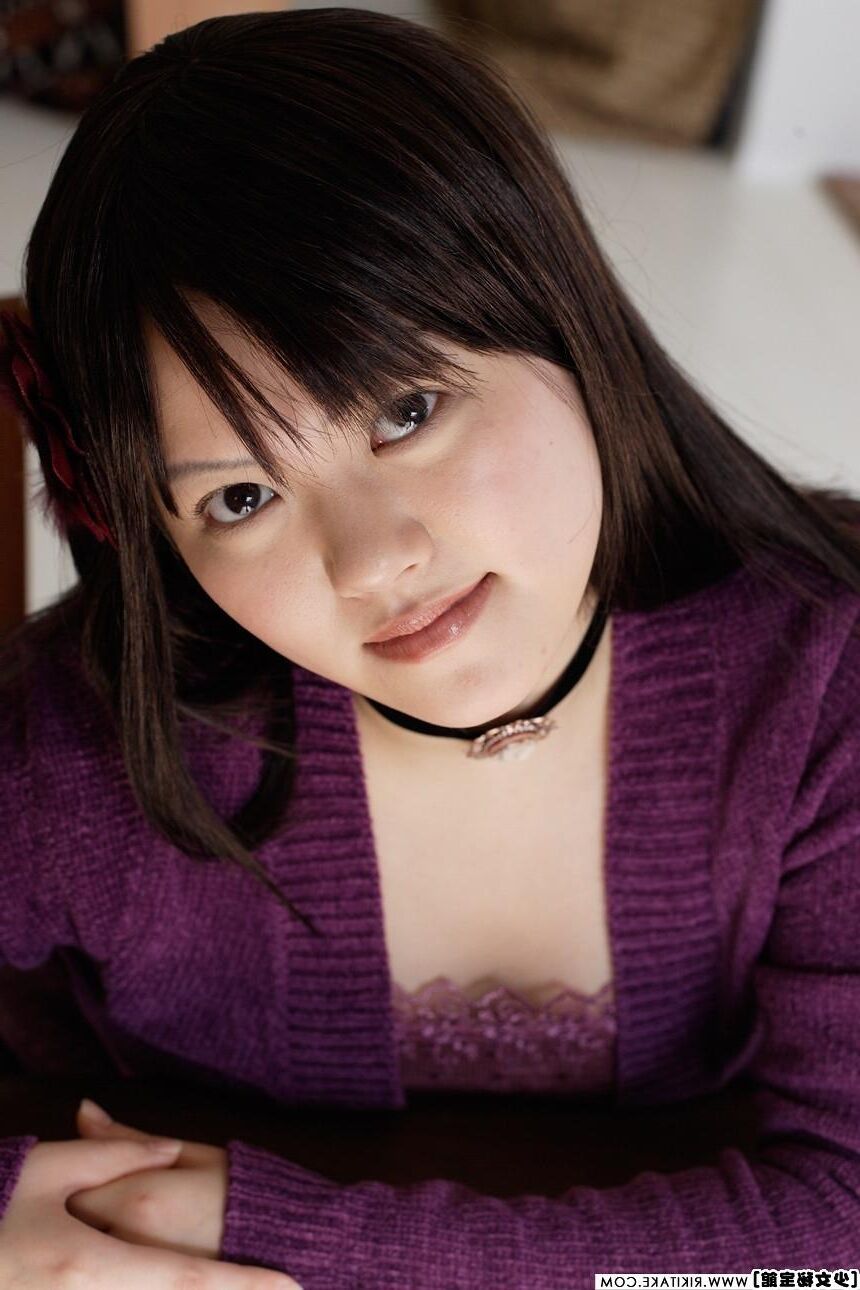 日本のヌードモデルRiona Murakami