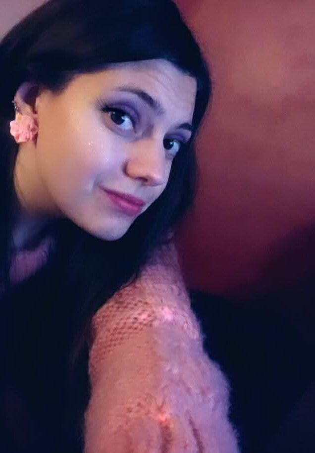 Melodie Petite Chienne salope emo gueule a sperme de rouen