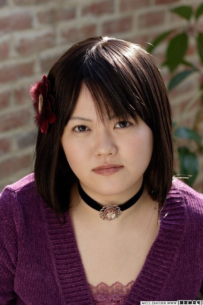 日本のヌードモデルRiona Murakami
