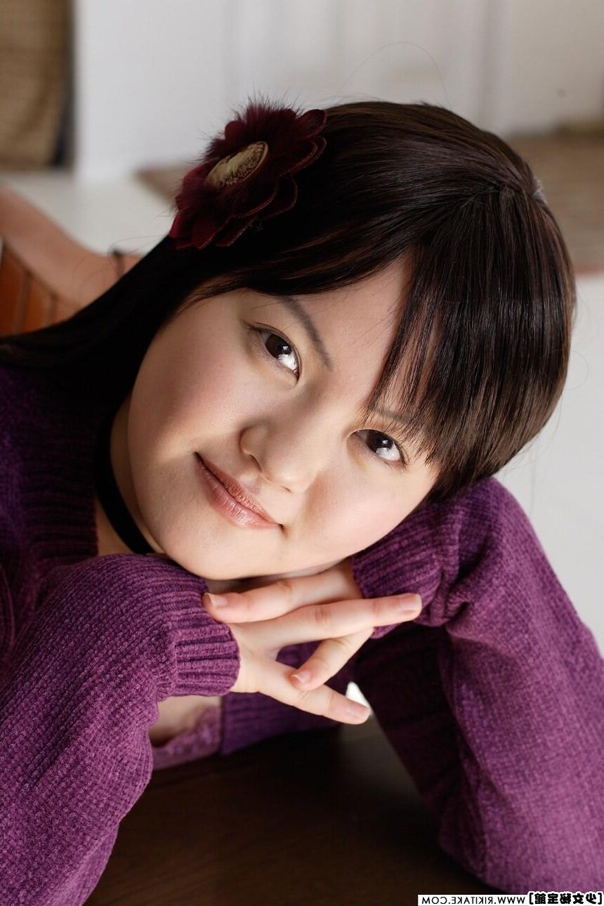日本のヌードモデルRiona Murakami