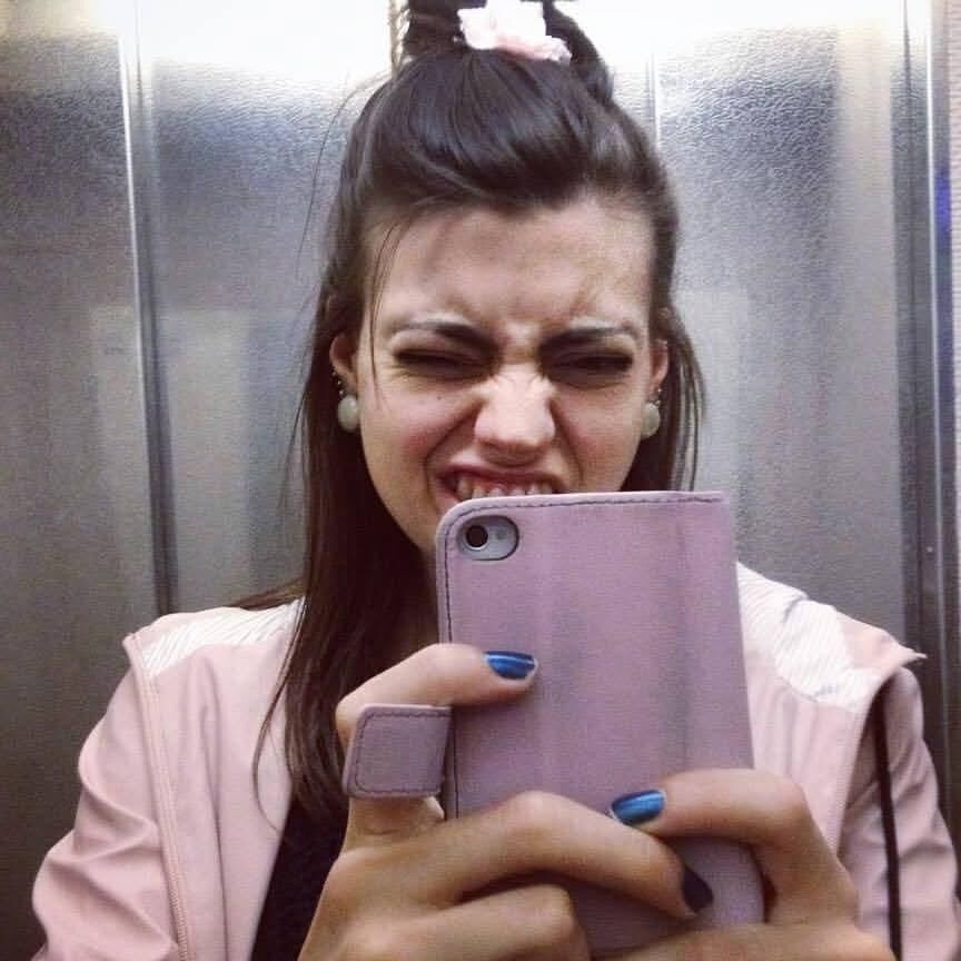 Melodie Petite Chienne salope emo gueule a sperme de rouen