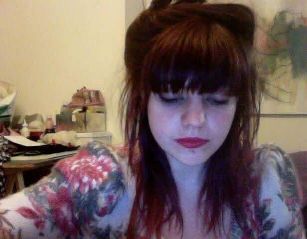 Melodie Petite Chienne salope emo gueule a sperme de rouen