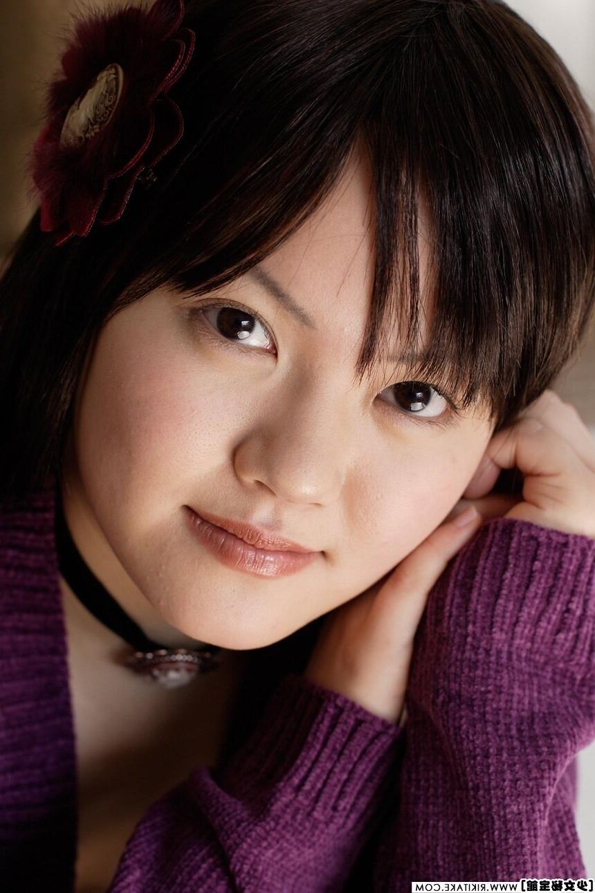 日本のヌードモデルRiona Murakami