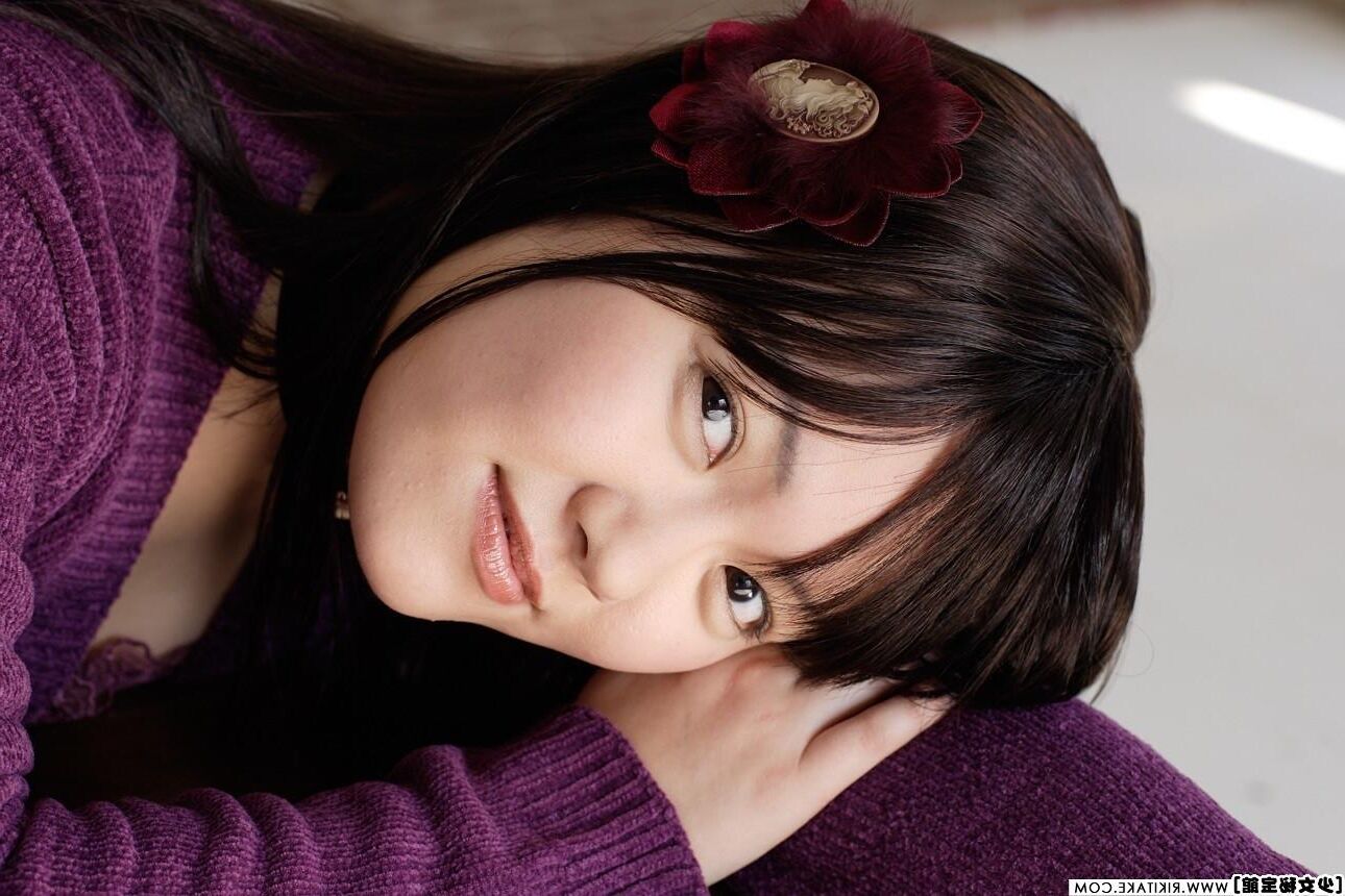 日本のヌードモデルRiona Murakami