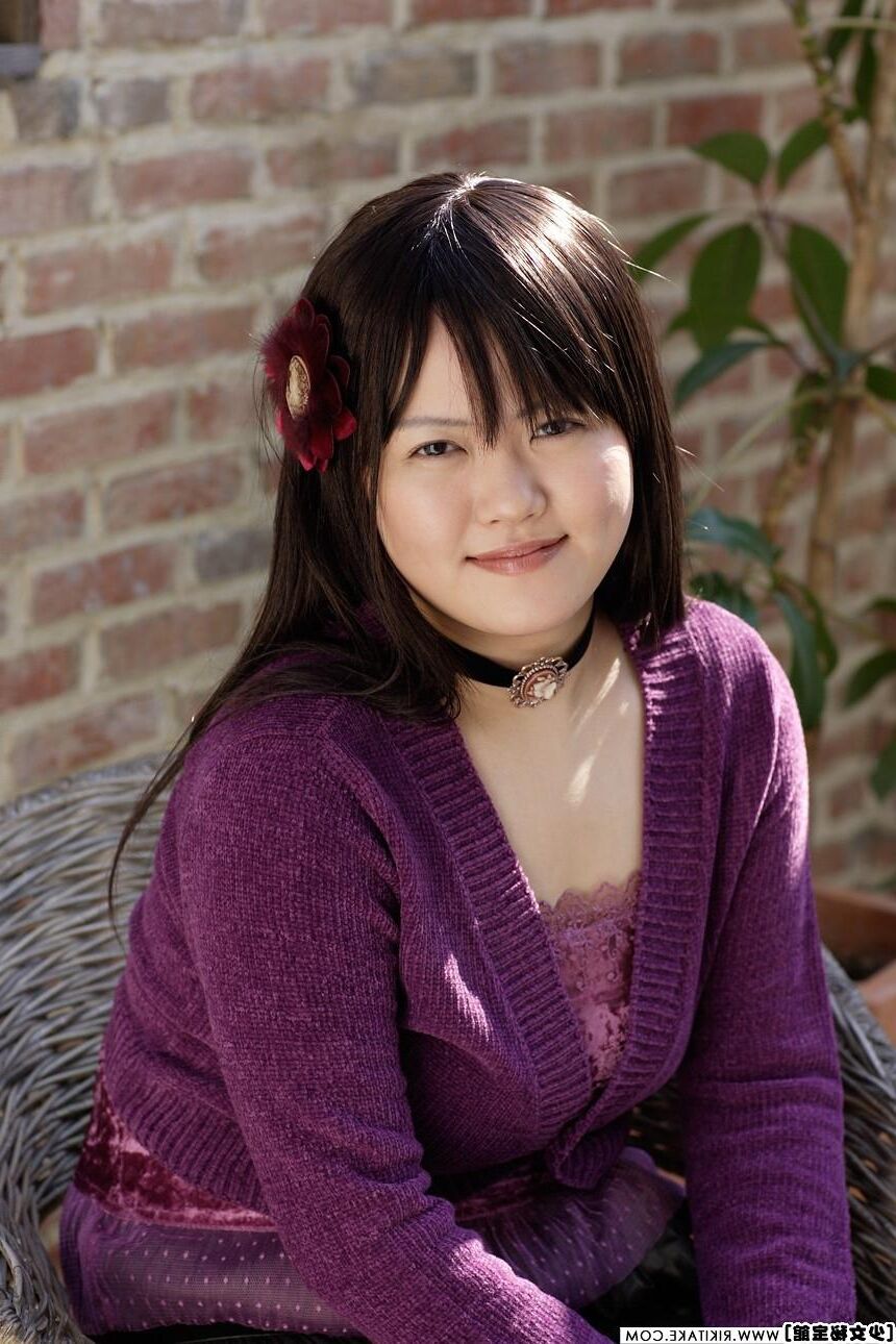 日本のヌードモデルRiona Murakami