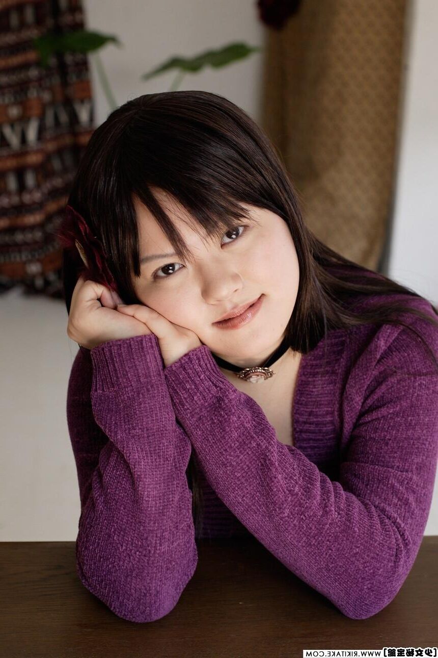 日本のヌードモデルRiona Murakami