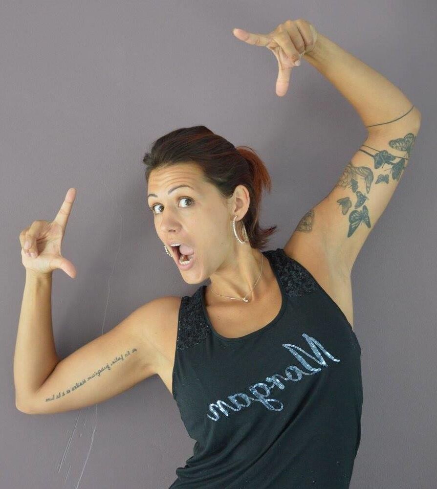 Girl's shaved armpits 