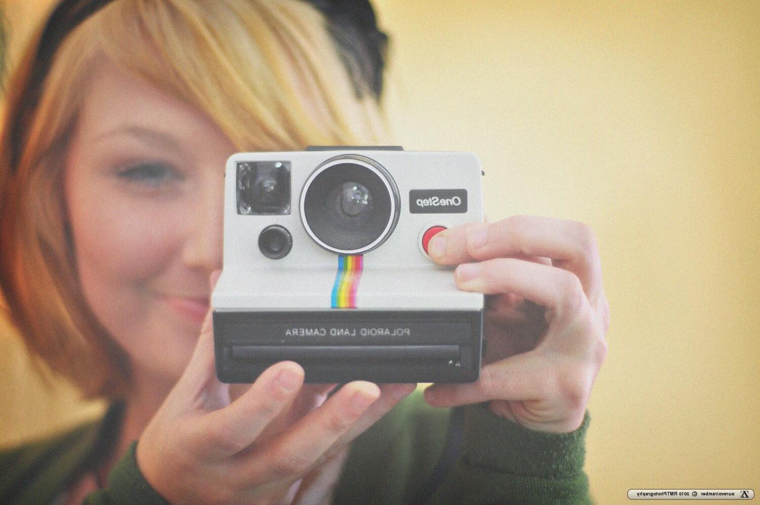 Zivity Aurevoiramber Rosalie mit Polaroid (x)