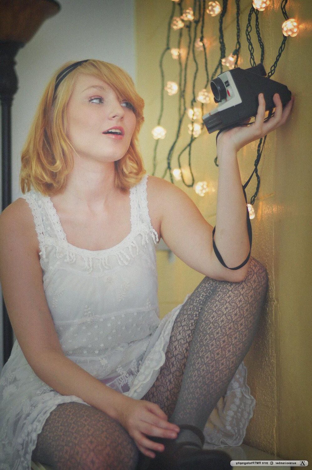 Zivity Aurevoiramber Rosalie mit Polaroid (x)