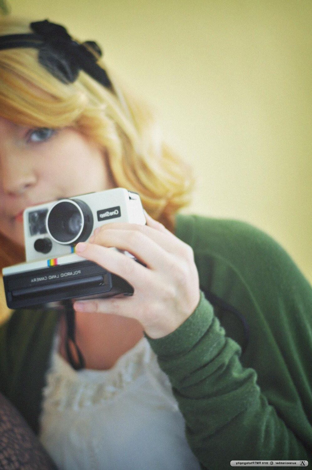 Zivity Aurevoiramber Rosalie mit Polaroid (x)