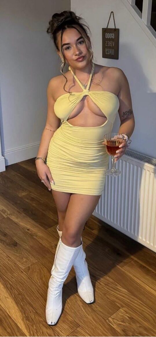 Girls in Yellow 