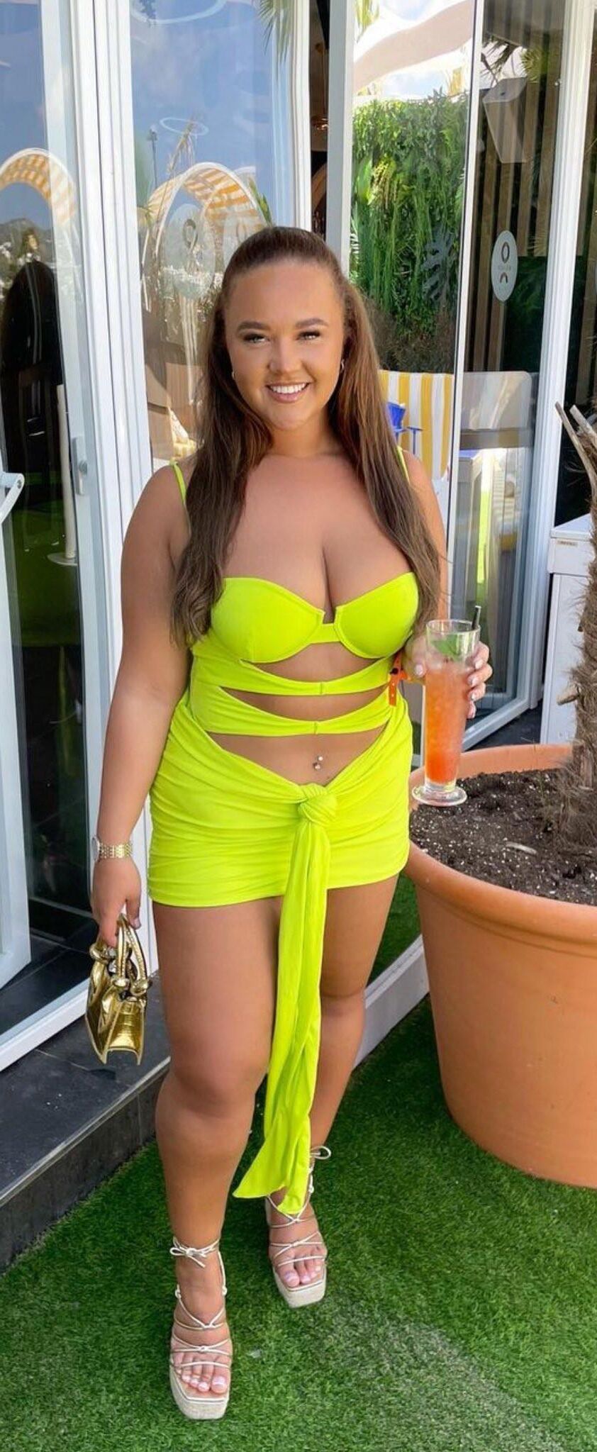 Girls in Yellow 