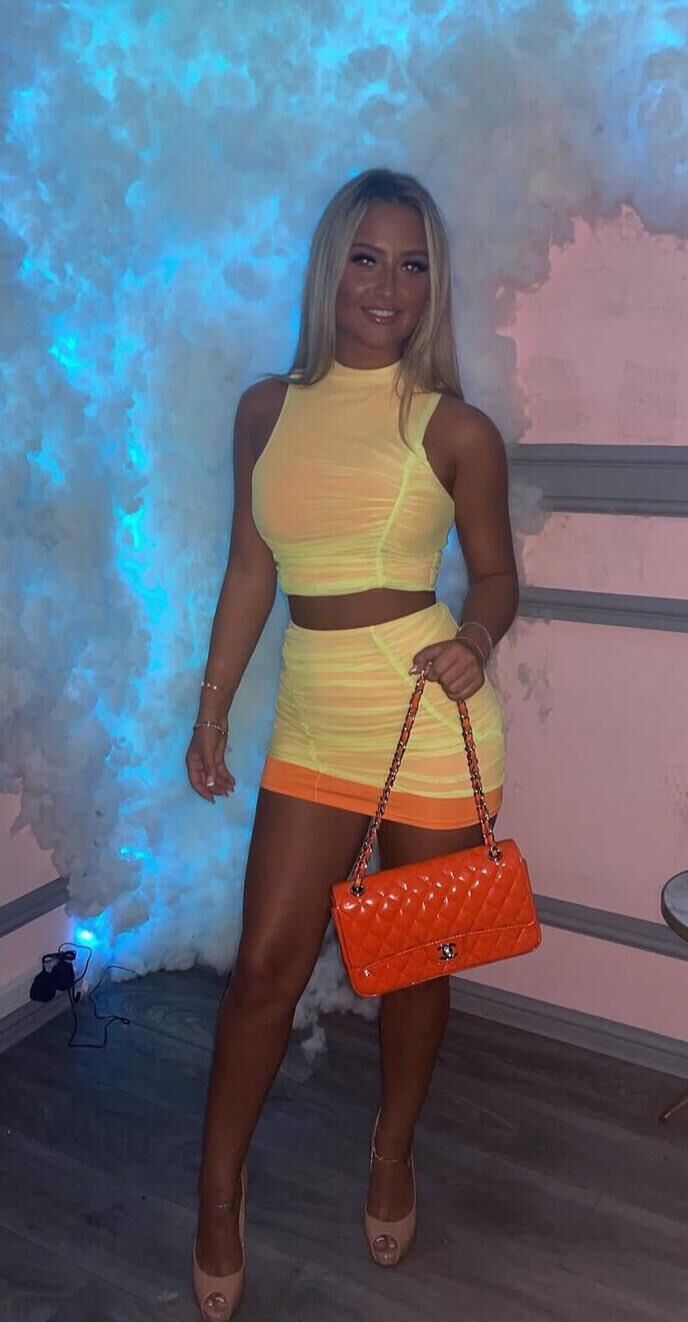 Girls in Yellow 