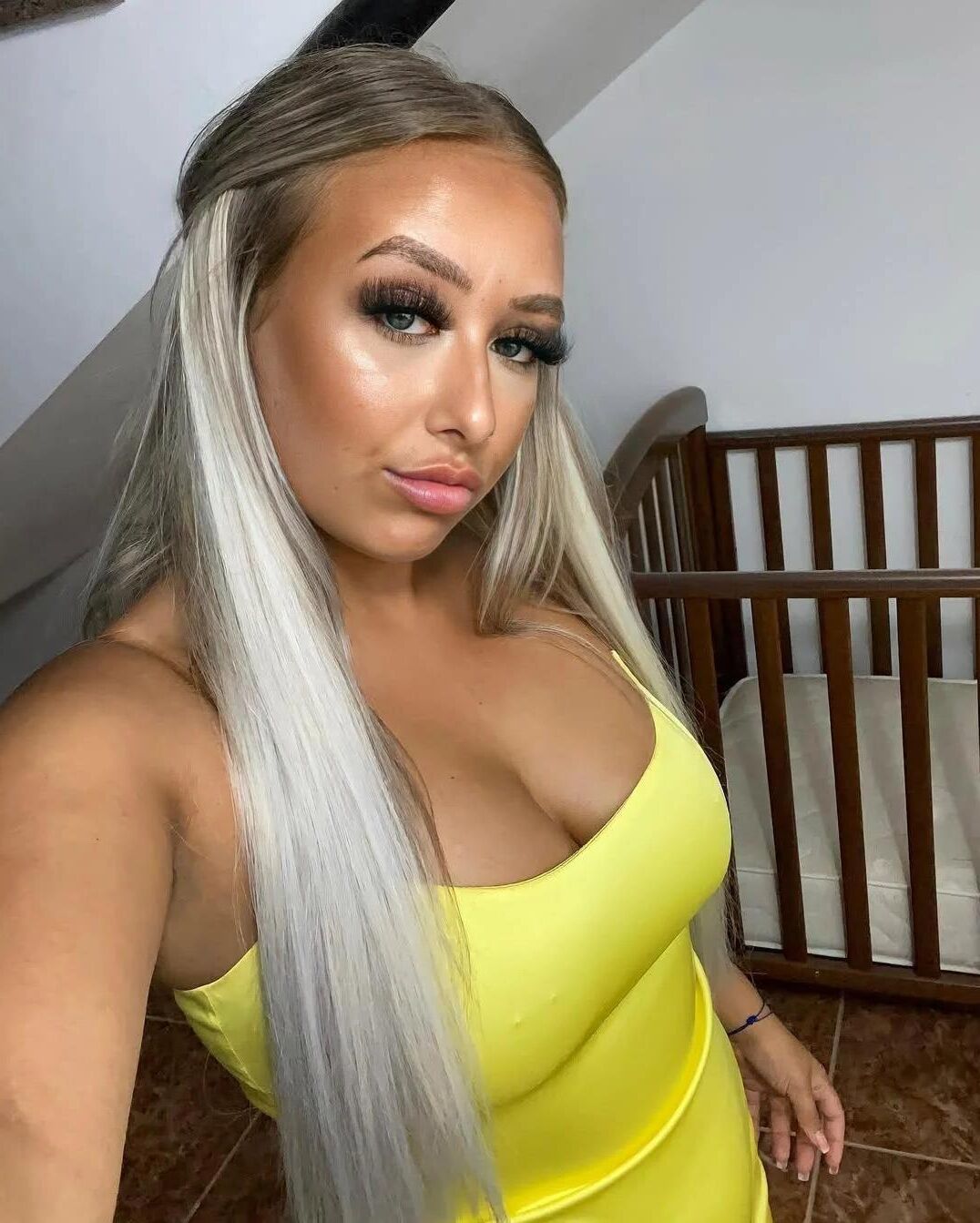 Girls in Yellow 