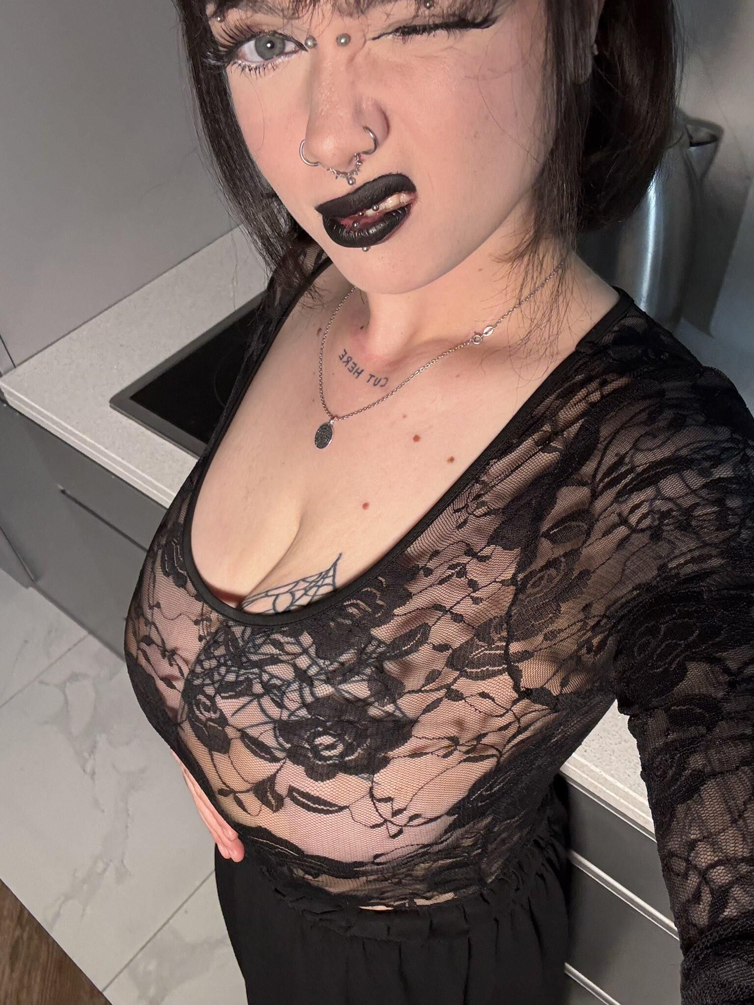 Jules énormes seins cuvey beauté tatouée fille mixte coups chauds