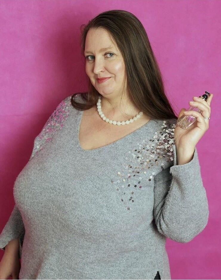 Sweatermeat Stars: Senhoras com peitos tímidos!