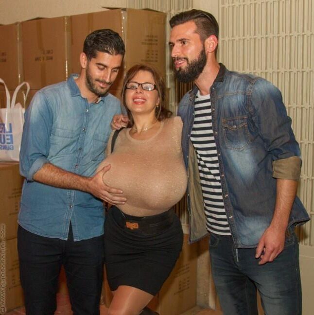 Sweatermeat Stars: Senhoras com peitos tímidos!