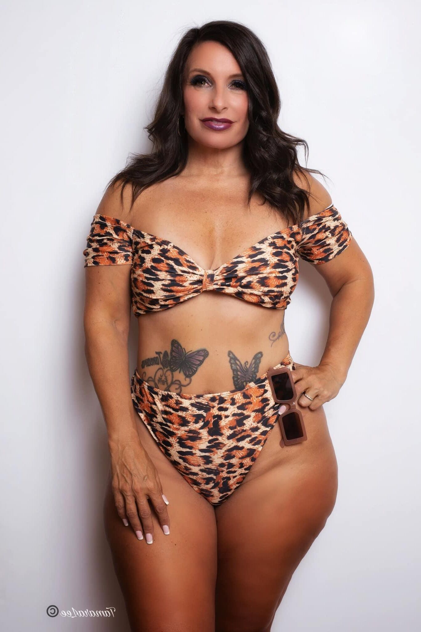 Tamara Big Arsch kurvy geile brünette reife Frau gemischte heiße Schüsse