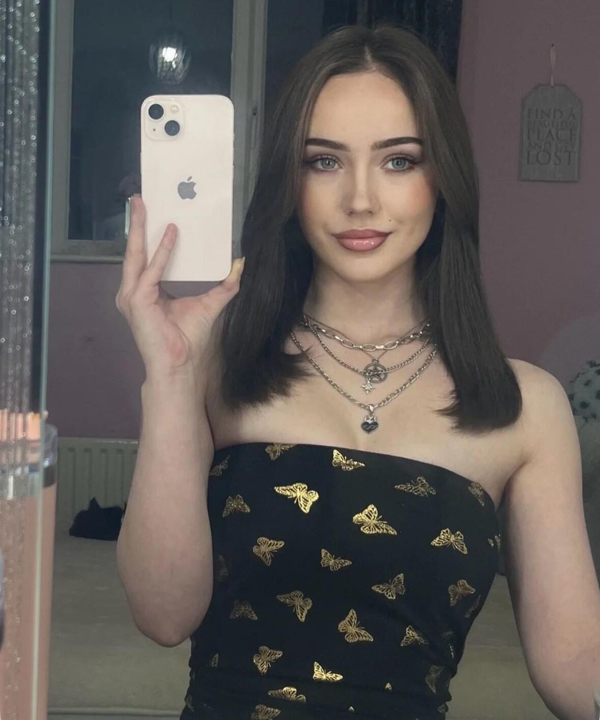 Brit Sluts Selfies