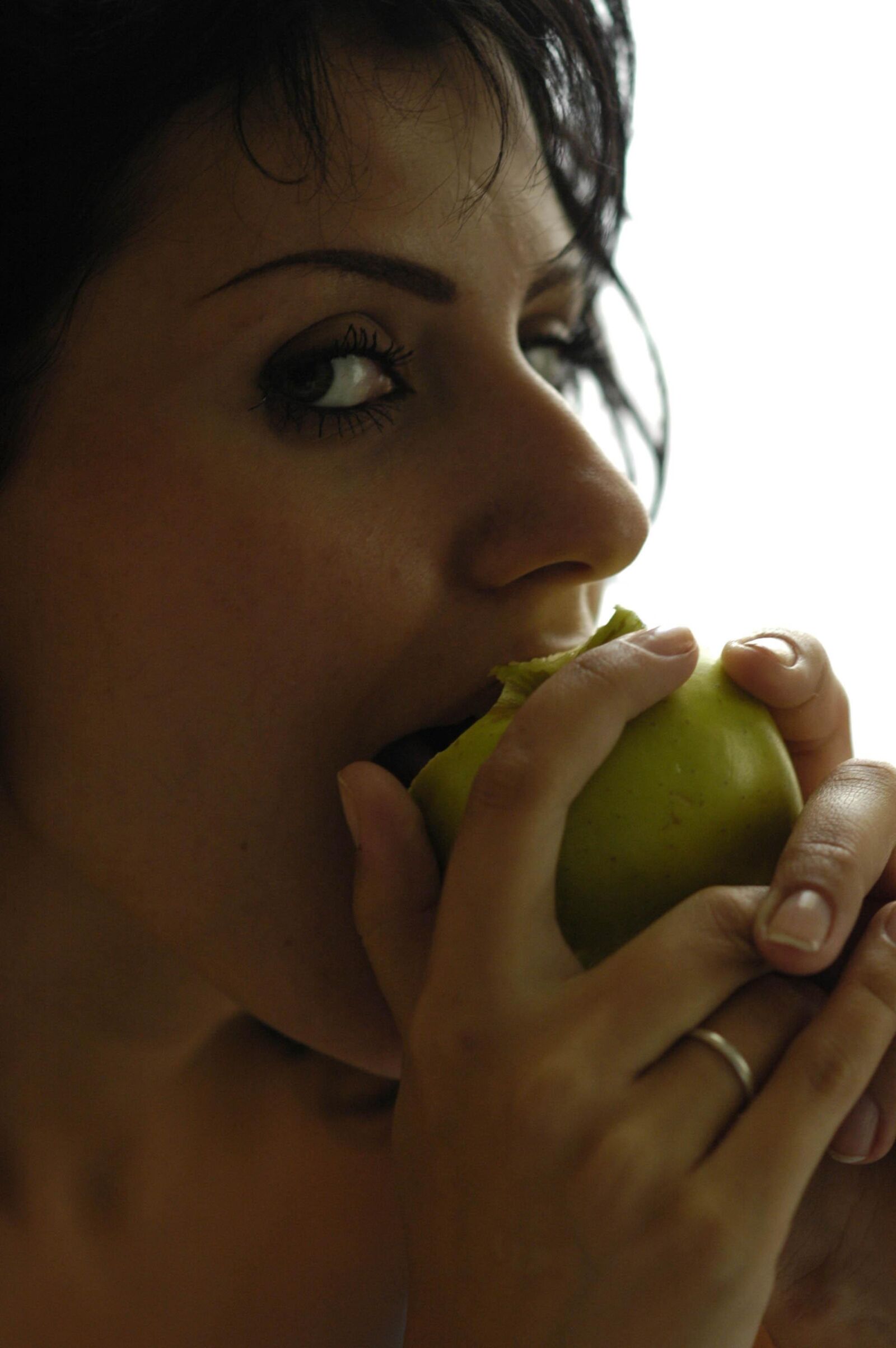 Slastyonoff Anna An apple   ,