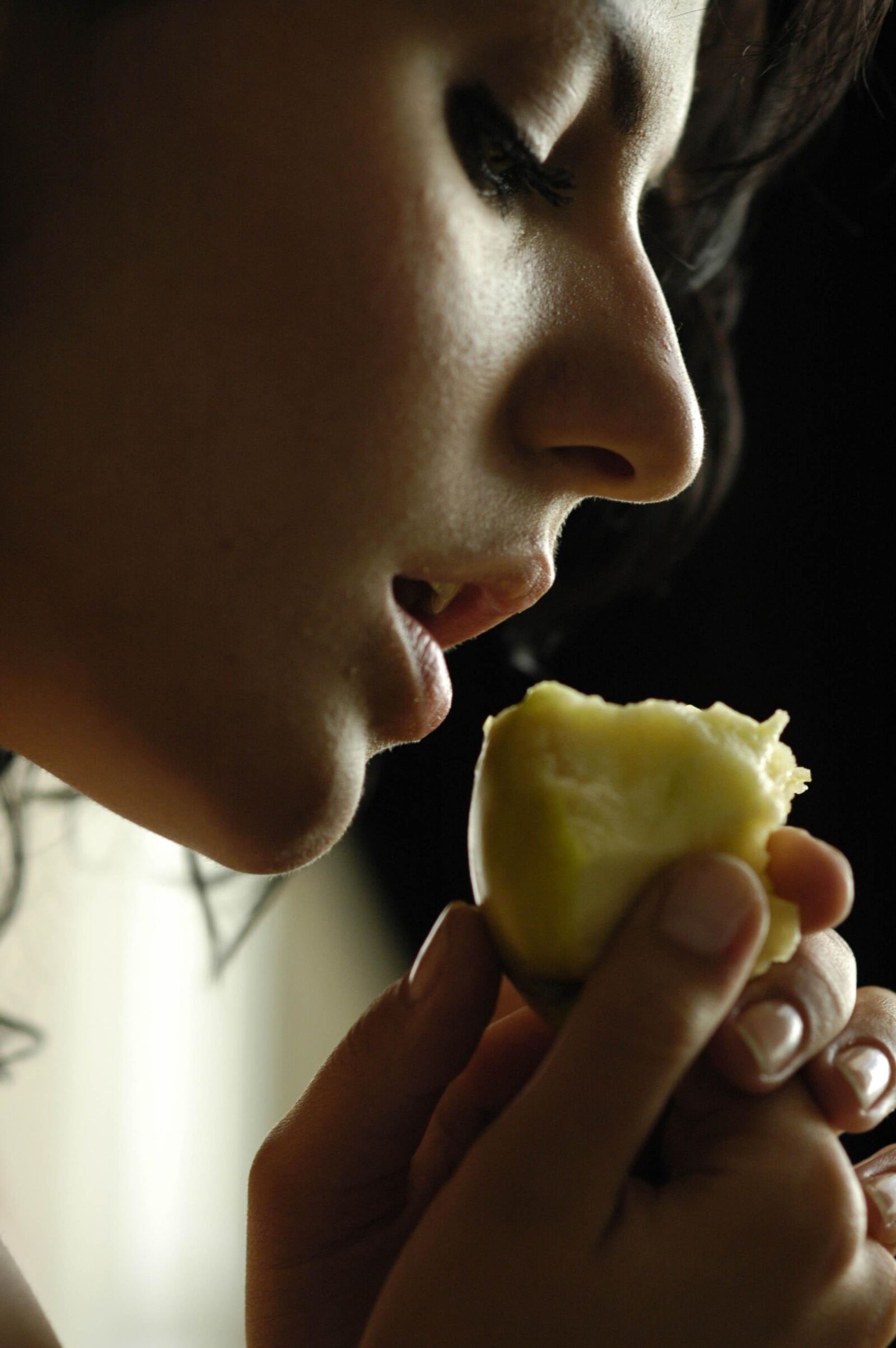 Slastyonoff Anna An apple   ,