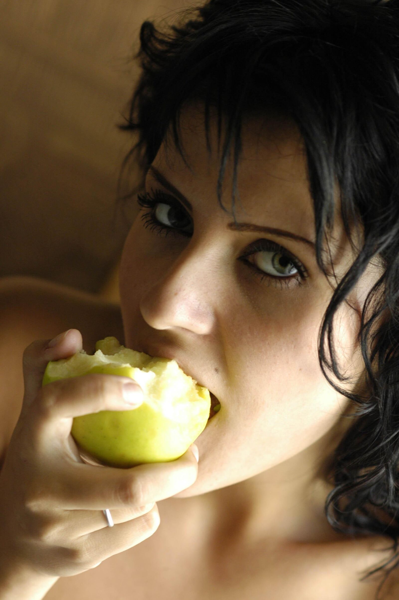 Slastyonoff Anna An apple   ,